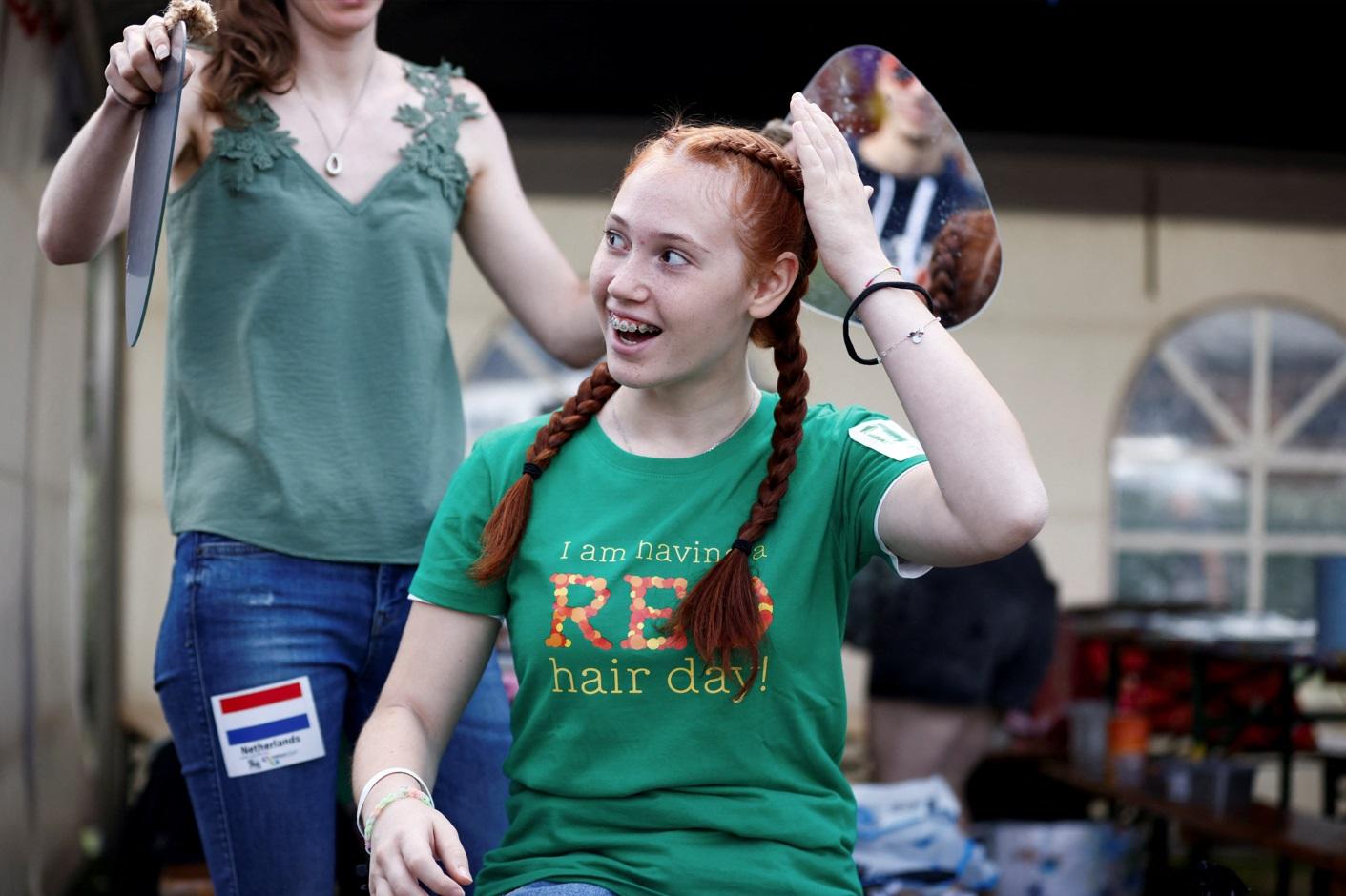 來自意大利的17歲紅髮少女Olivia。(路透社)