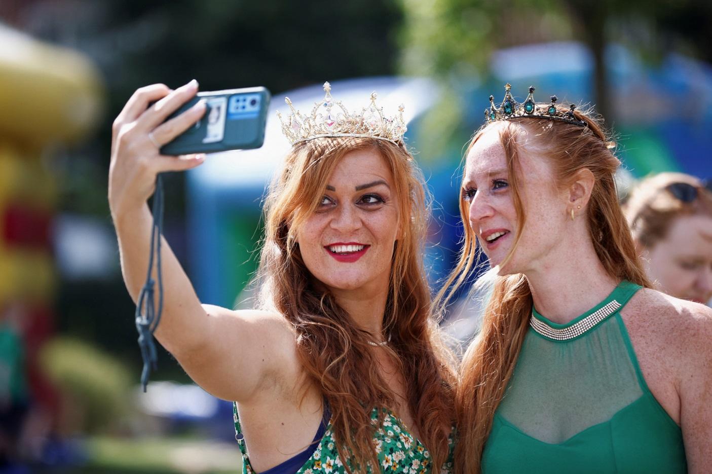 參加者自拍。(路透社)