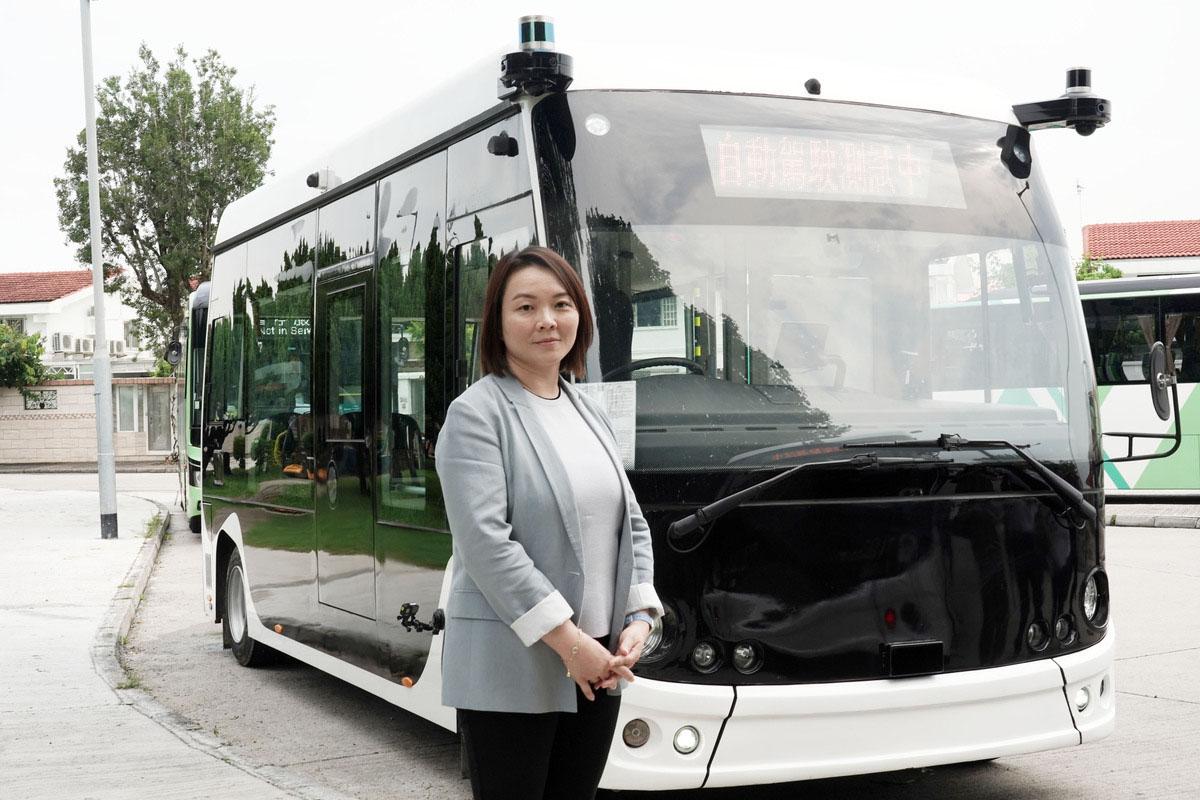 林詩薇指,自動駕駛系統是代替人類操作車輛,因此要進行多重測試。(《政府新聞網》圖片)