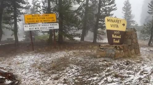 加州優山美地東南部的Minaret Vista觀景台有薄薄積雪。(互聯網)