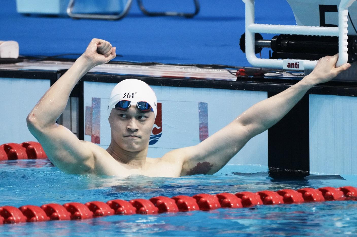 孫楊在全國夏季游泳錦標賽男子400米自由泳決賽中奪冠。(新華社圖片)