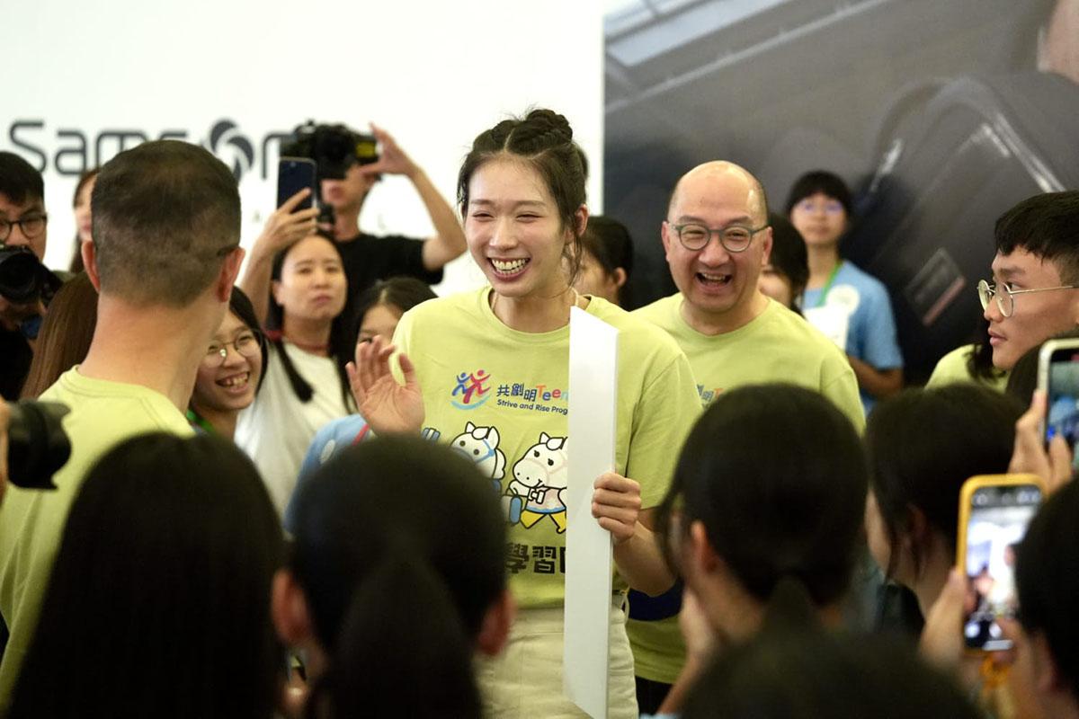 江旻憓(左)期待可盡快在新崗位建設更美好社會。