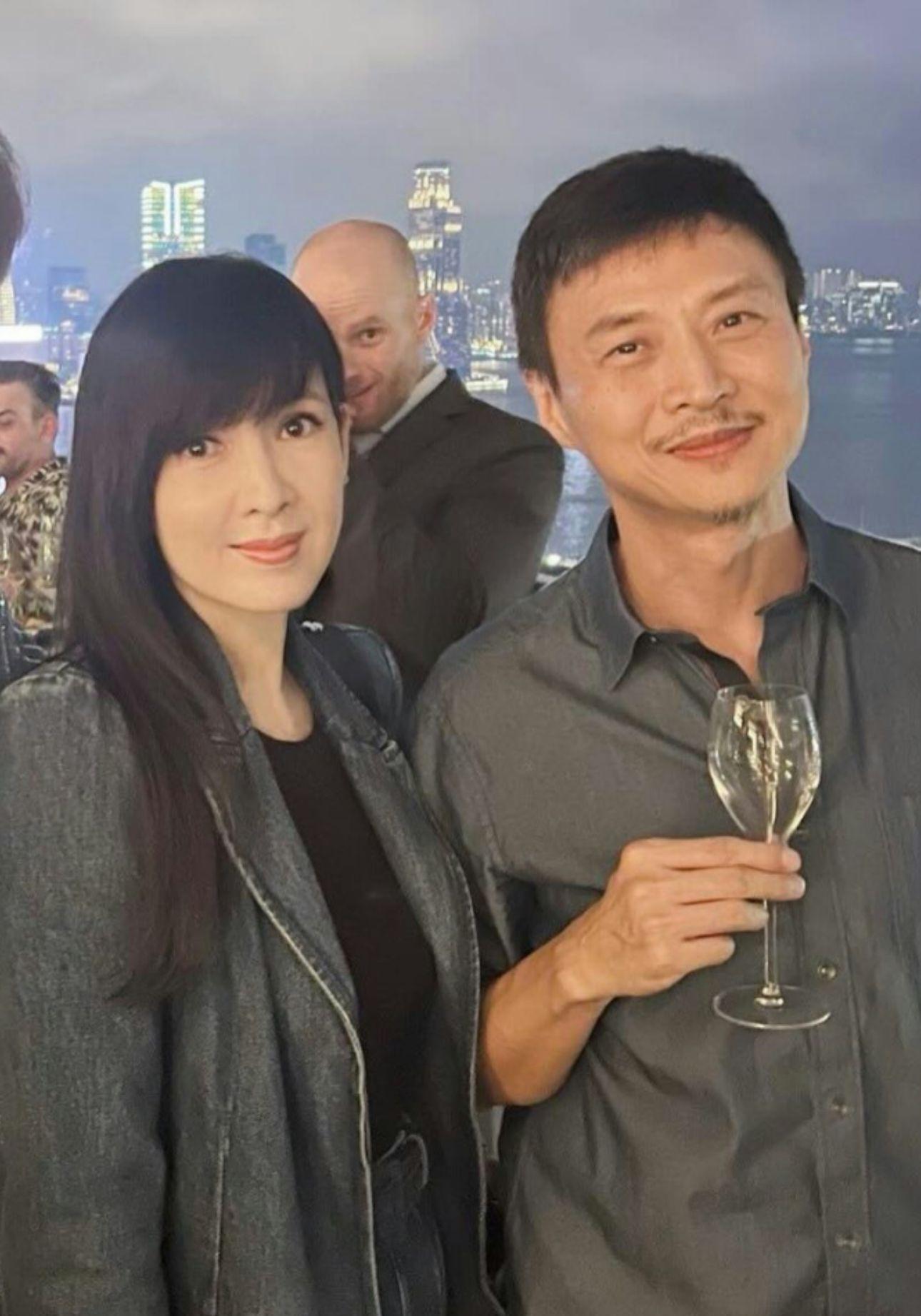 Vivian嫁倪震15年分享夫妻甜蜜之道。