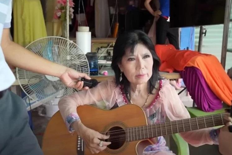 阮玉美金不用睡覺,平日愛彈結他自娛。(互聯網)