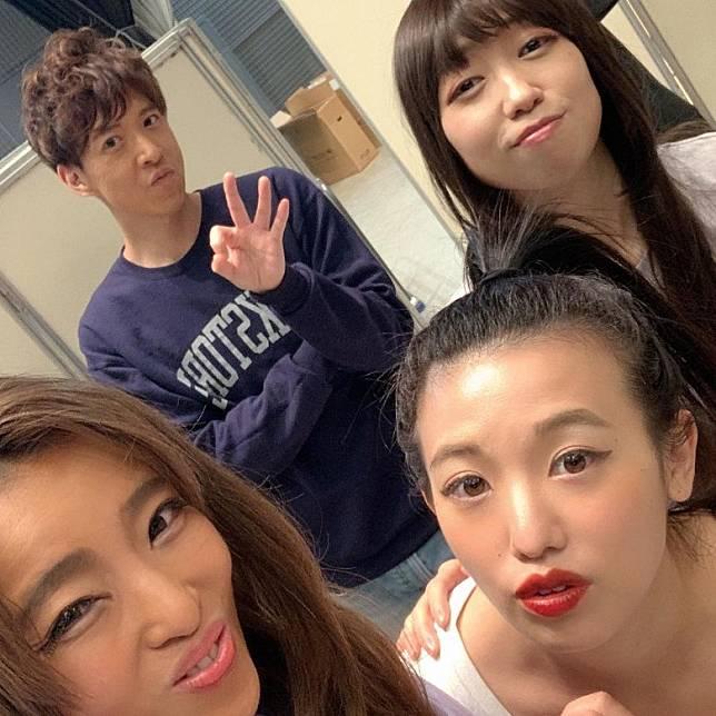 諧星元木敦士扮木村拓哉,曾跟三位女諧星化身木村一家。