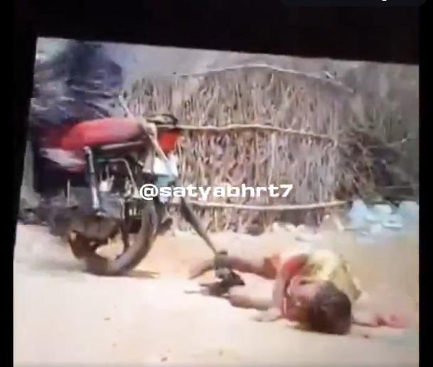 妻子受虐後一時未能站起身。(互聯網)