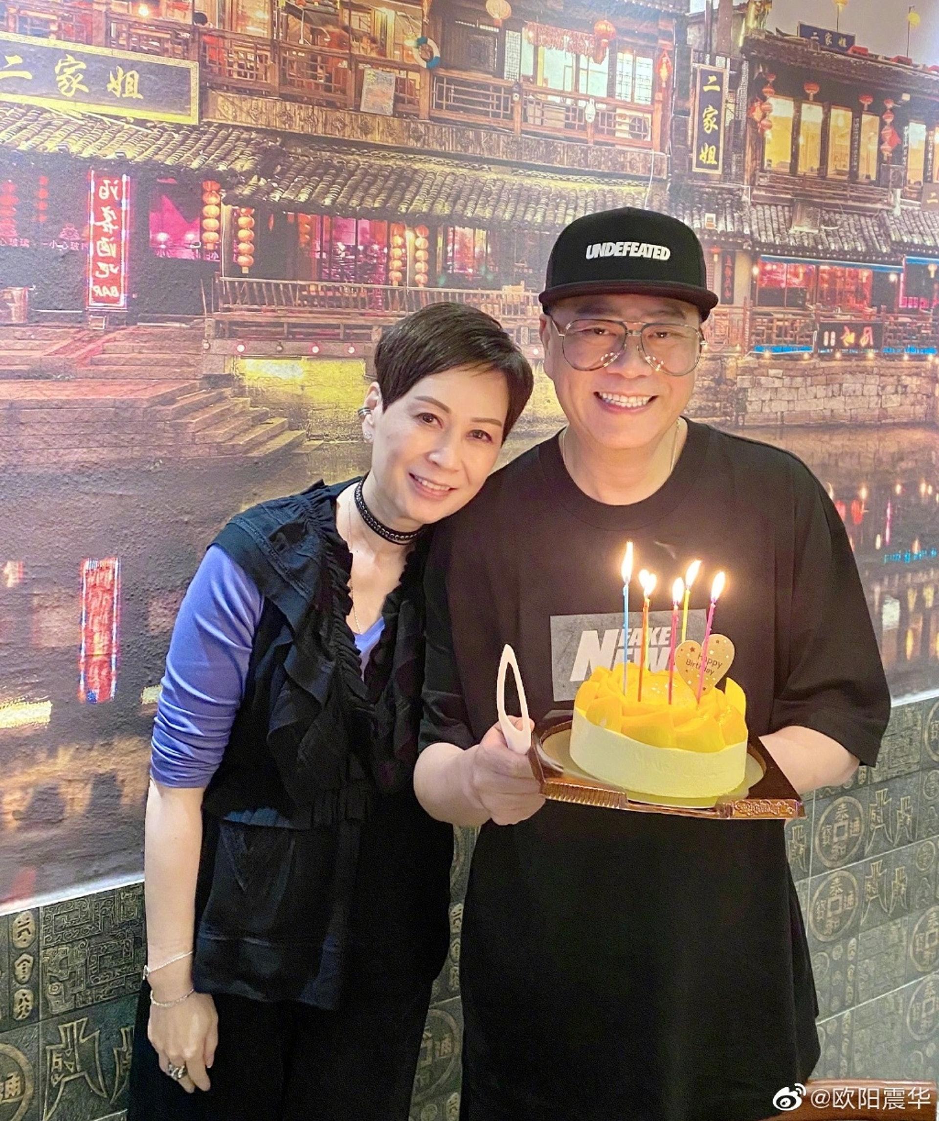 歐陽震華與妻子傅潔嫻非常恩愛,不時放閃。