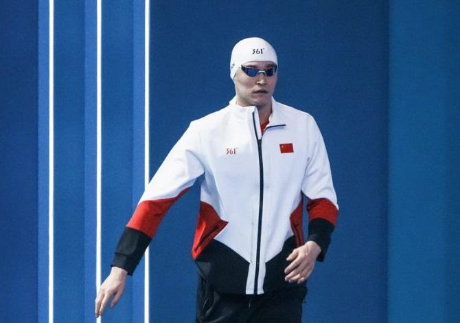 孫楊在全國夏季游泳錦標賽男子400米自由泳預賽中游出3分54秒98,以第二名成績晉級決賽。(新華社圖片)