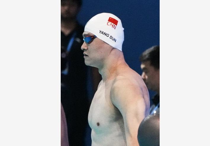 孫楊在全國夏季游泳錦標賽男子400米自由泳預賽中游出3分54秒98,以第二名成績晉級決賽。(新華社圖片)