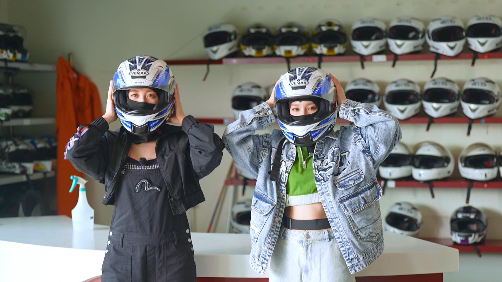 Day和Candy來到一個標準卡丁車賽車場作比試。