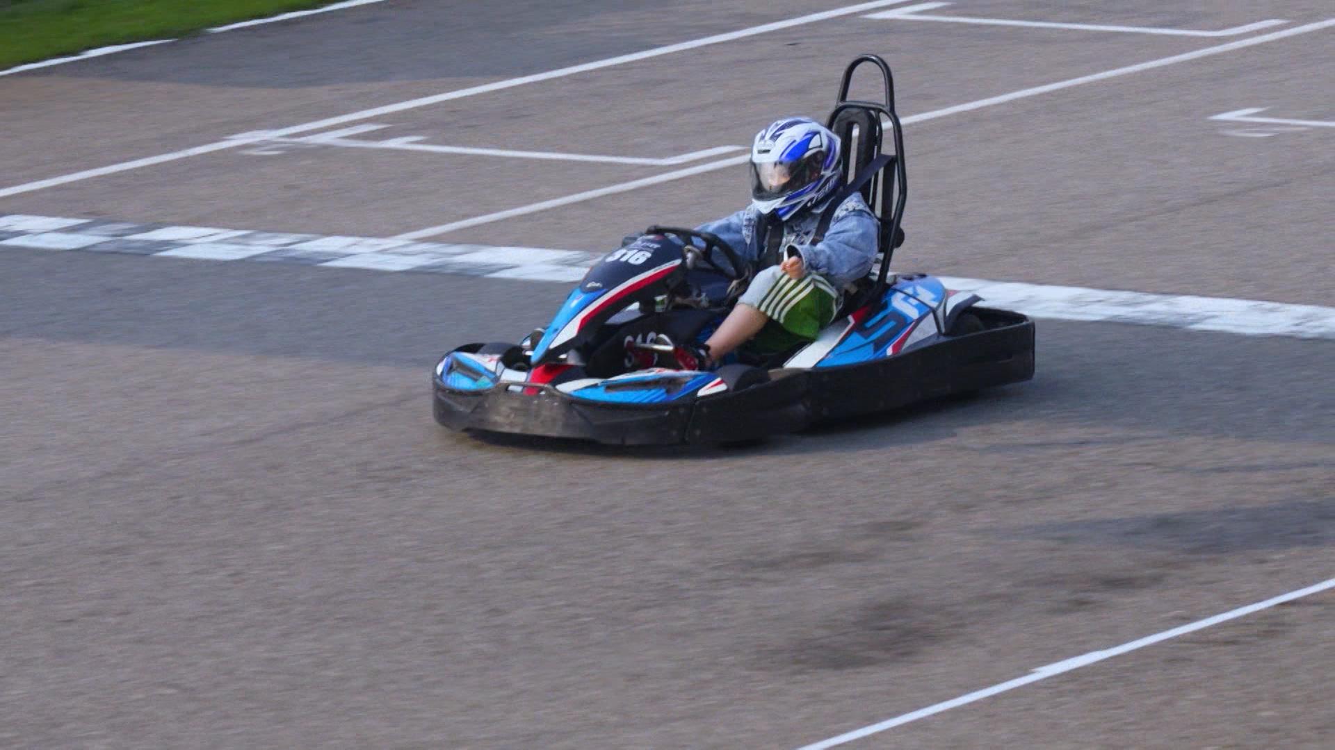 Day自認是衝動派,揸車轉灣唔收油。