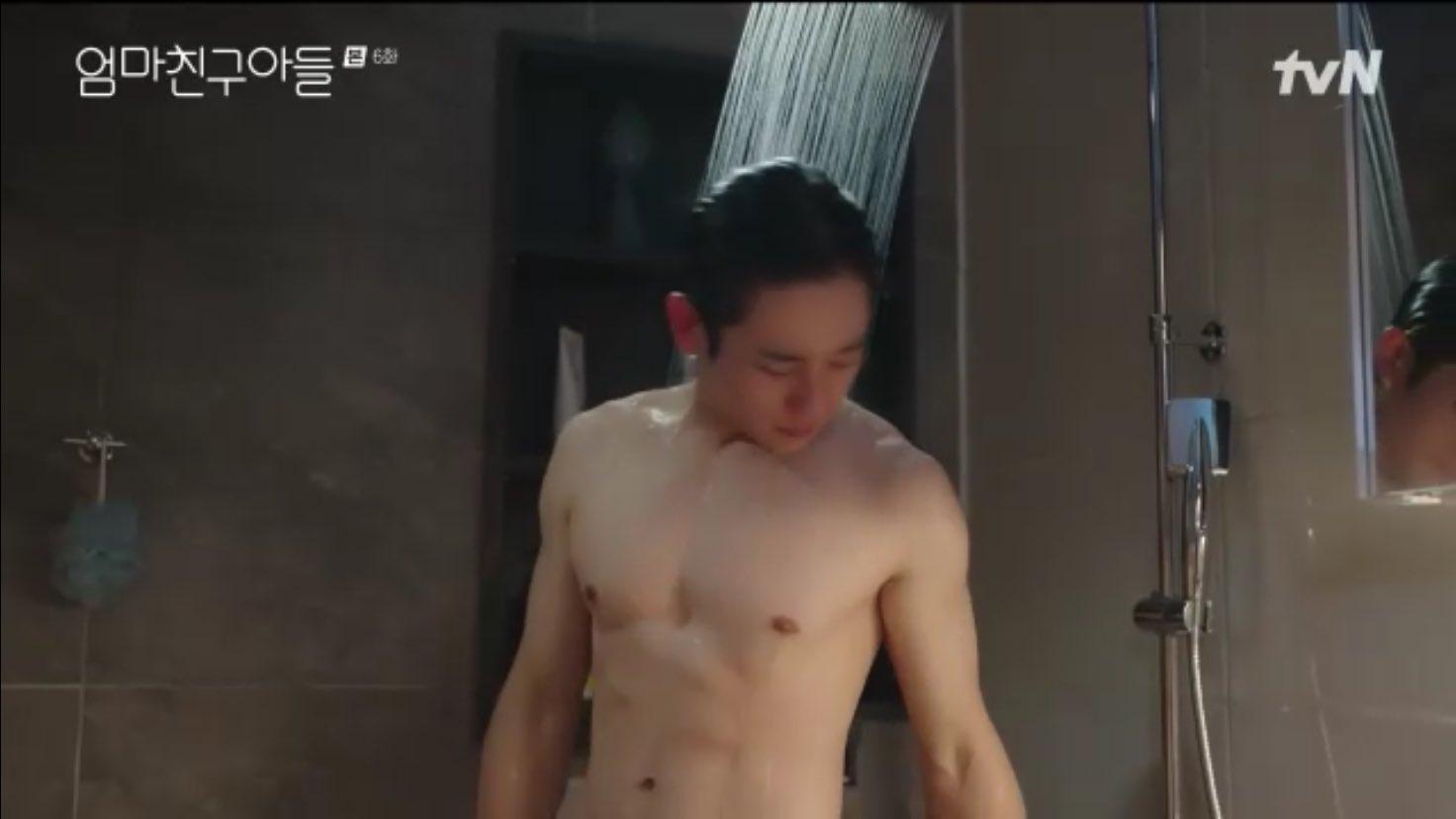 丁海寅再為新劇《媽媽朋友的兒子》露肉上陣。