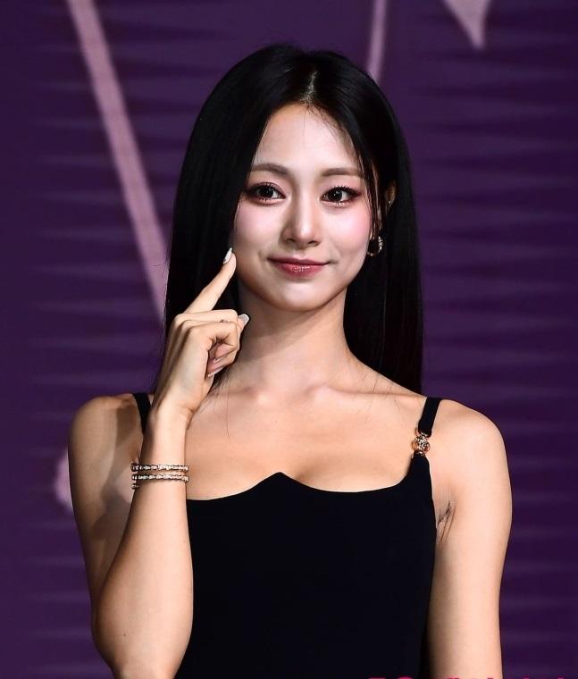 子瑜首張個人專輯《abouTZU》,明日凌晨正式上架。