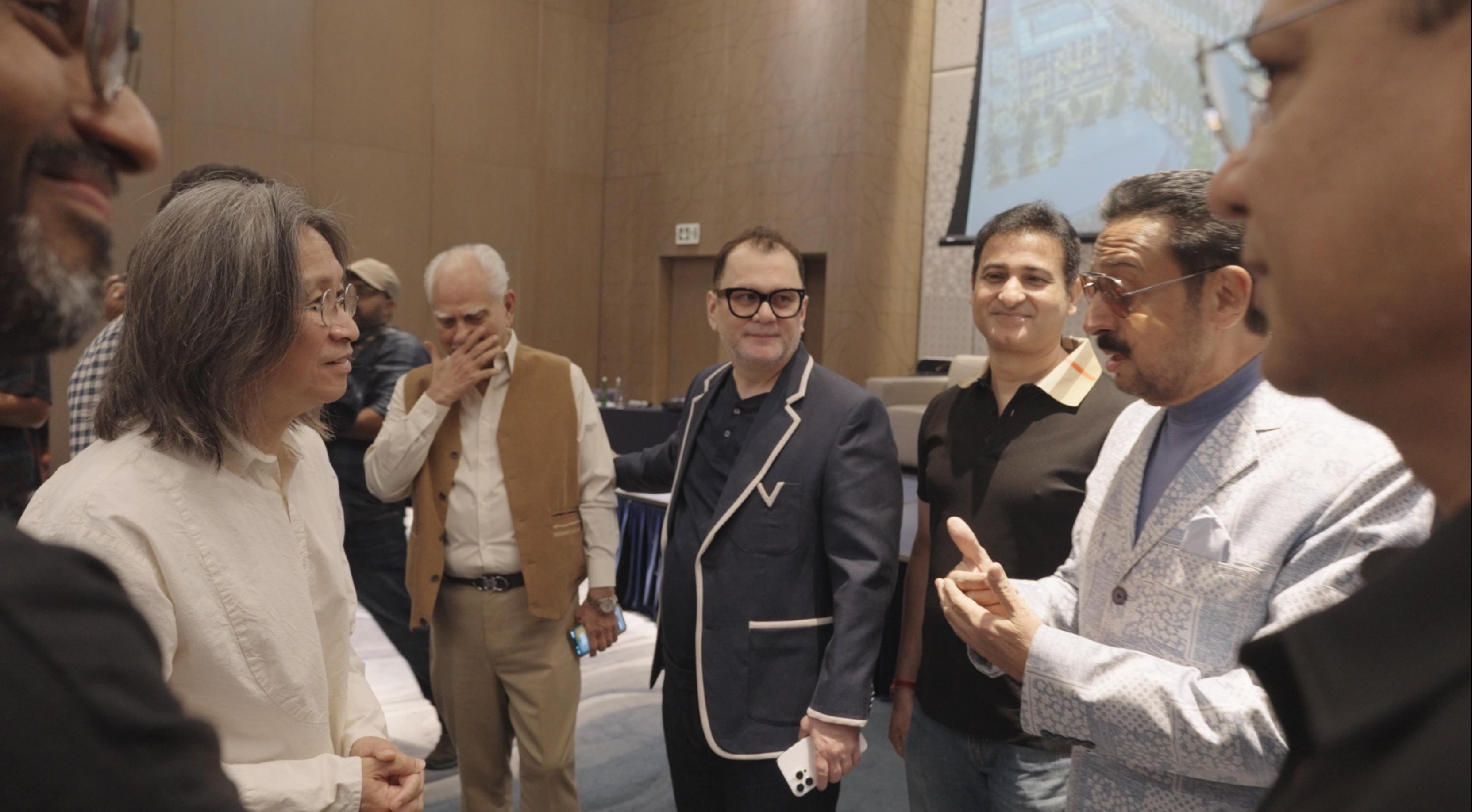 導演陳可辛與印度演員Gulshan Grover交流