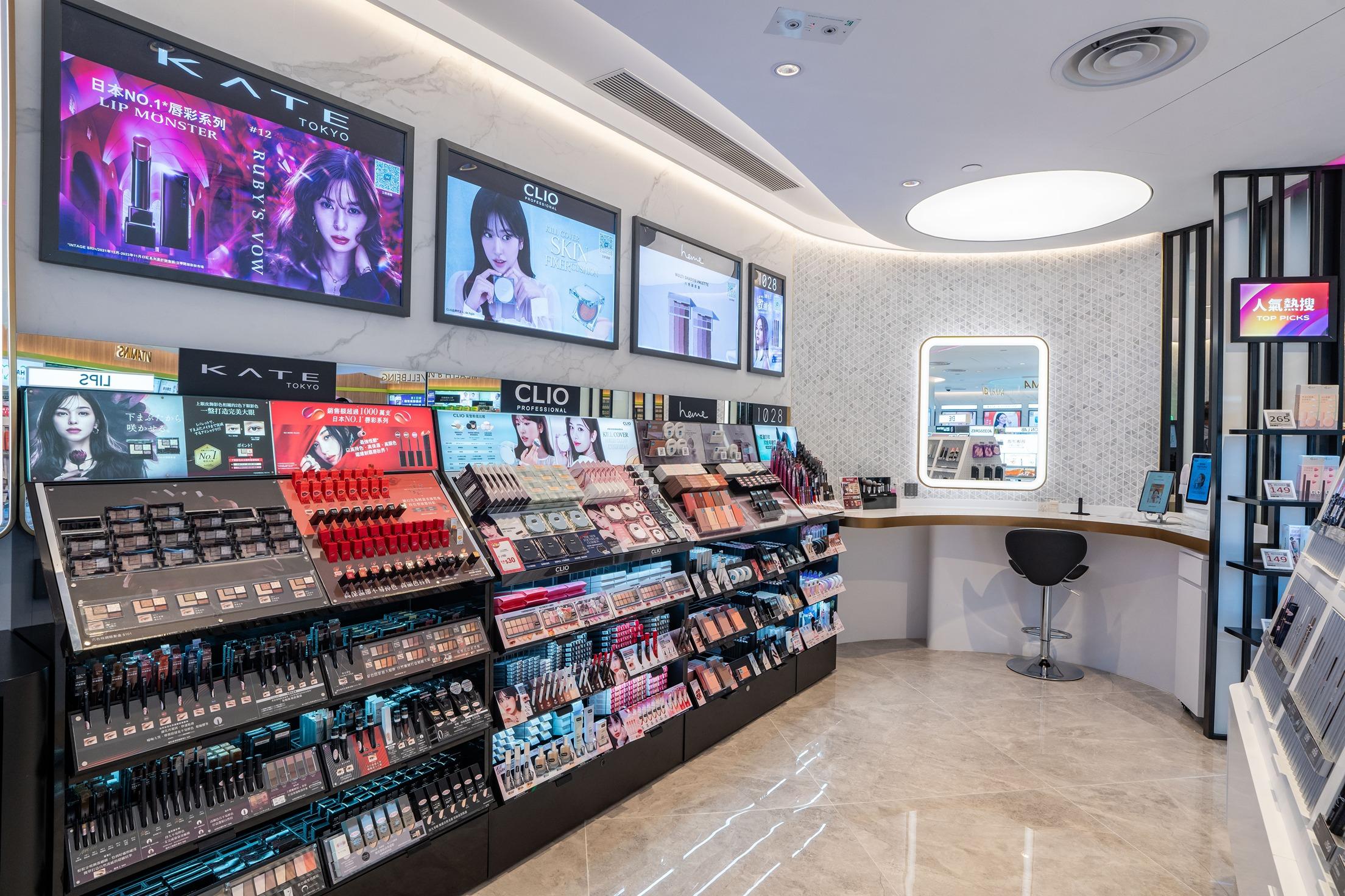 彩妝專區設有會員一對一免費個性化美妝教室