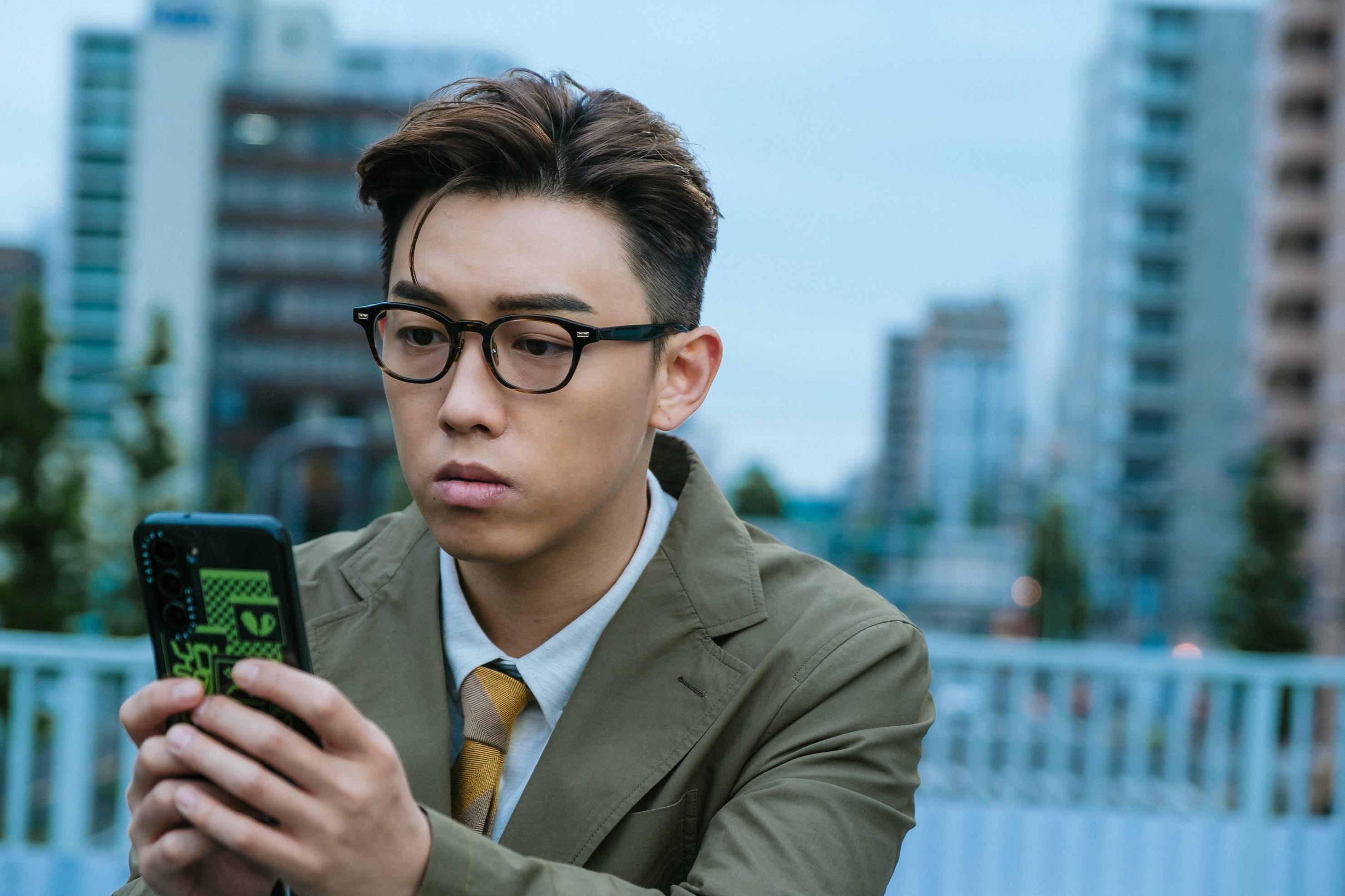 MC張天賦既靚仔又可頹得起,獲吳君如選中演《我談的那場戀愛》男主角。