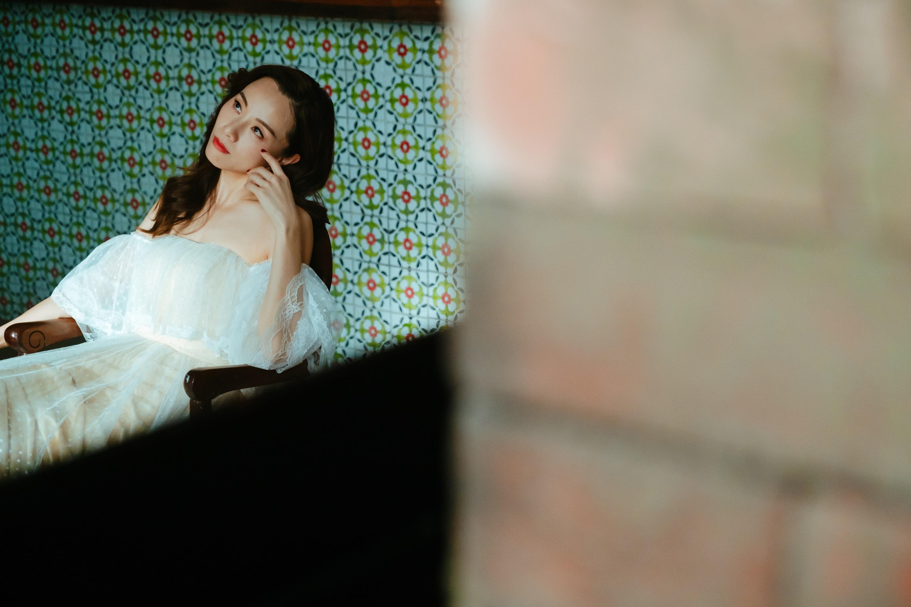 鄧麗欣在《我談的那場戀愛》演風情萬種的網騙集團軍師。