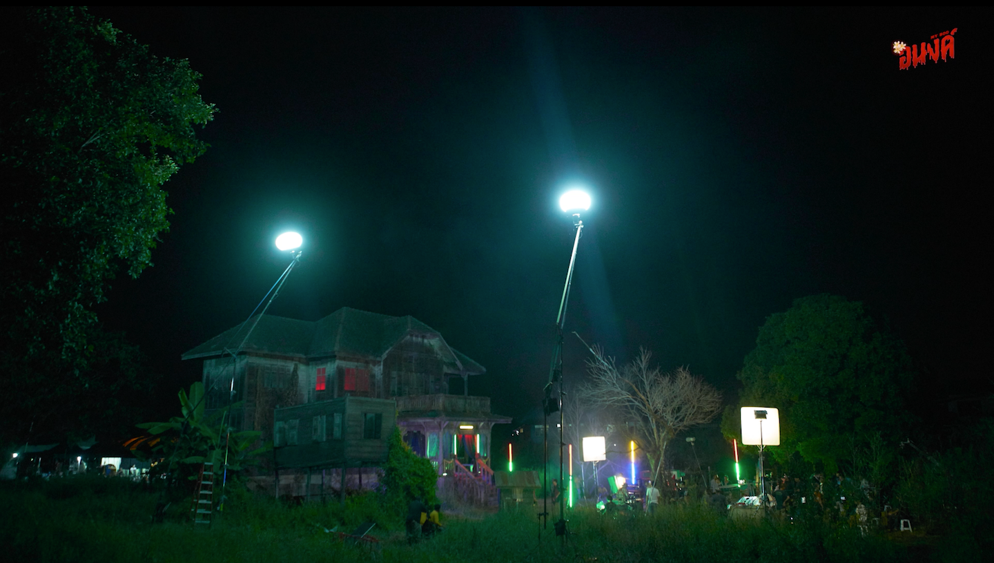 《撞鬼遇到愛》到近150年歷史的古蹟老宅「Ban Khun Phitak Borihan」取景拍攝。