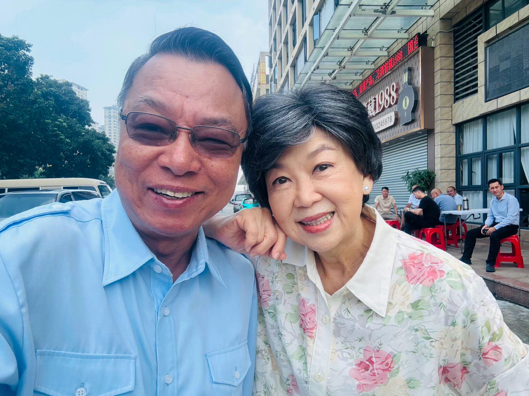 李力持昨日亦分享跟朱咪咪的最新合照。