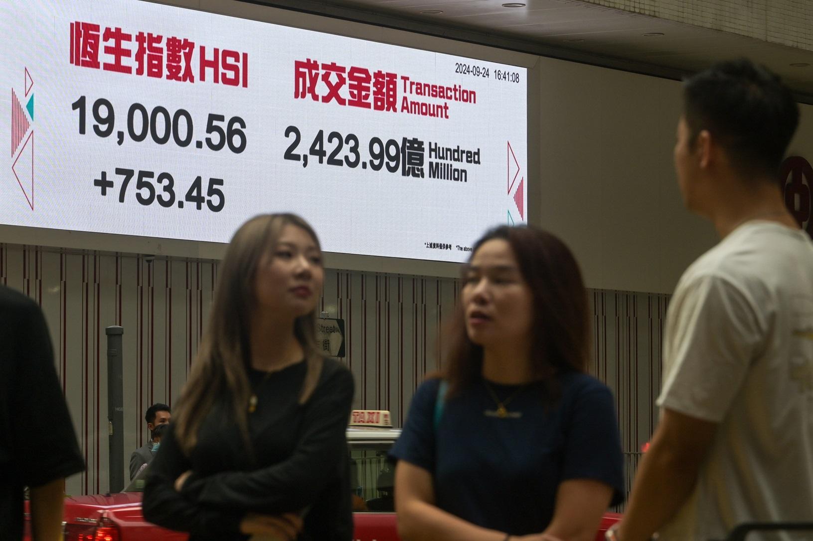 恒指一舉升至萬九邊,創近4個月新高。(資料圖片)