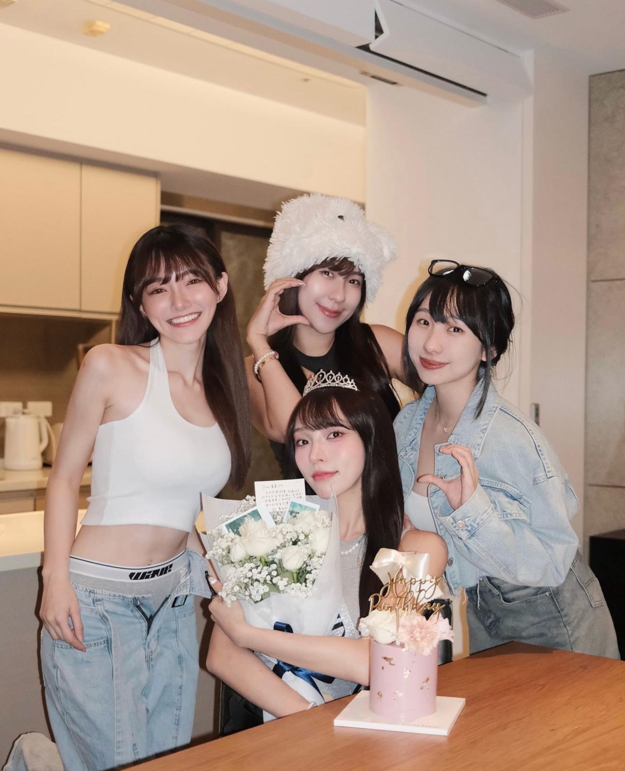 林襄27歲生日,日前發文曬出與3名好友慶生合照。