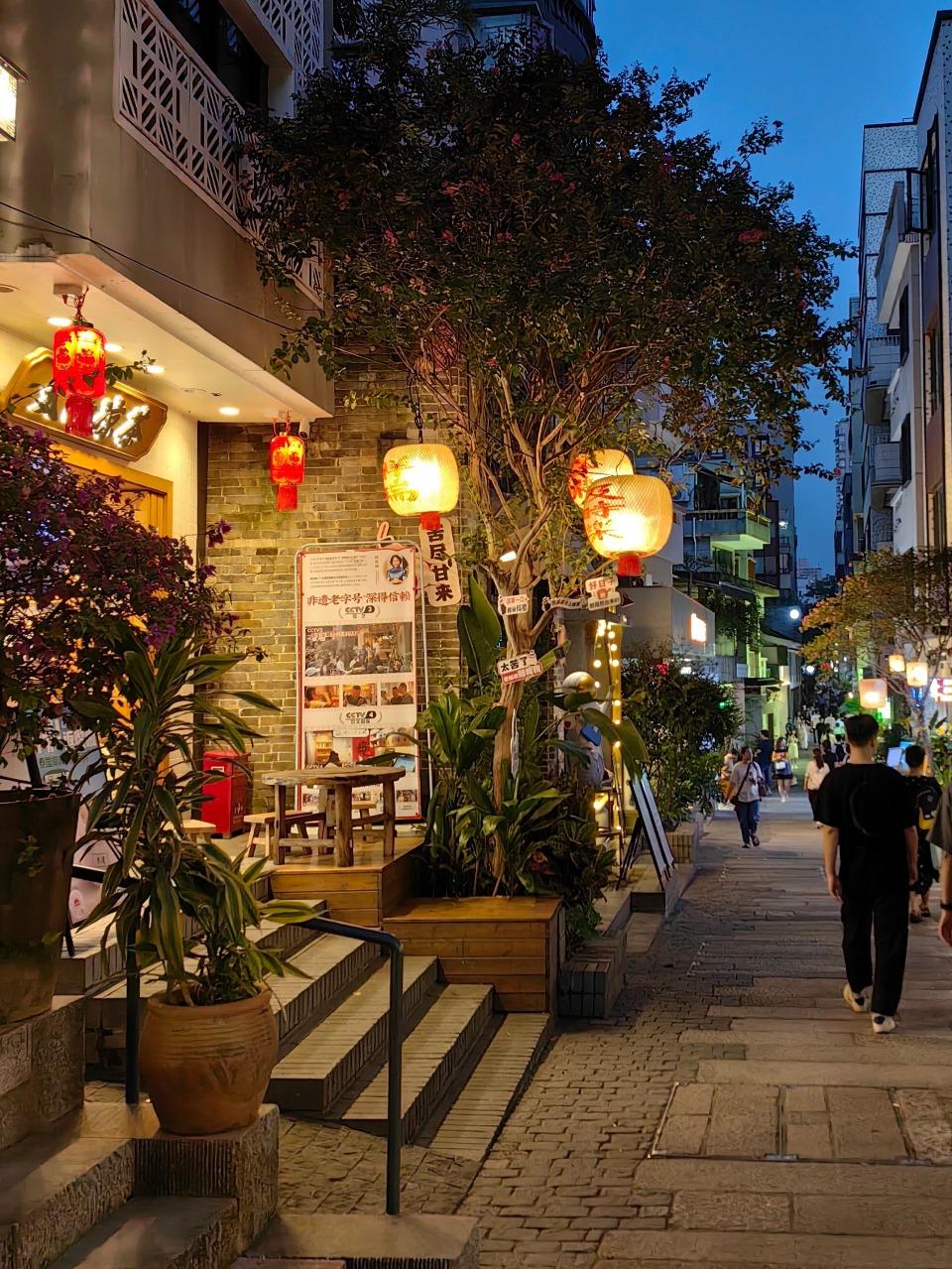 南頭古城內的一街一景都保留原始風貌,令人有穿越時空之感。佳節到訪,感受更深。(圖片說明:藝文深圳@小紅書)