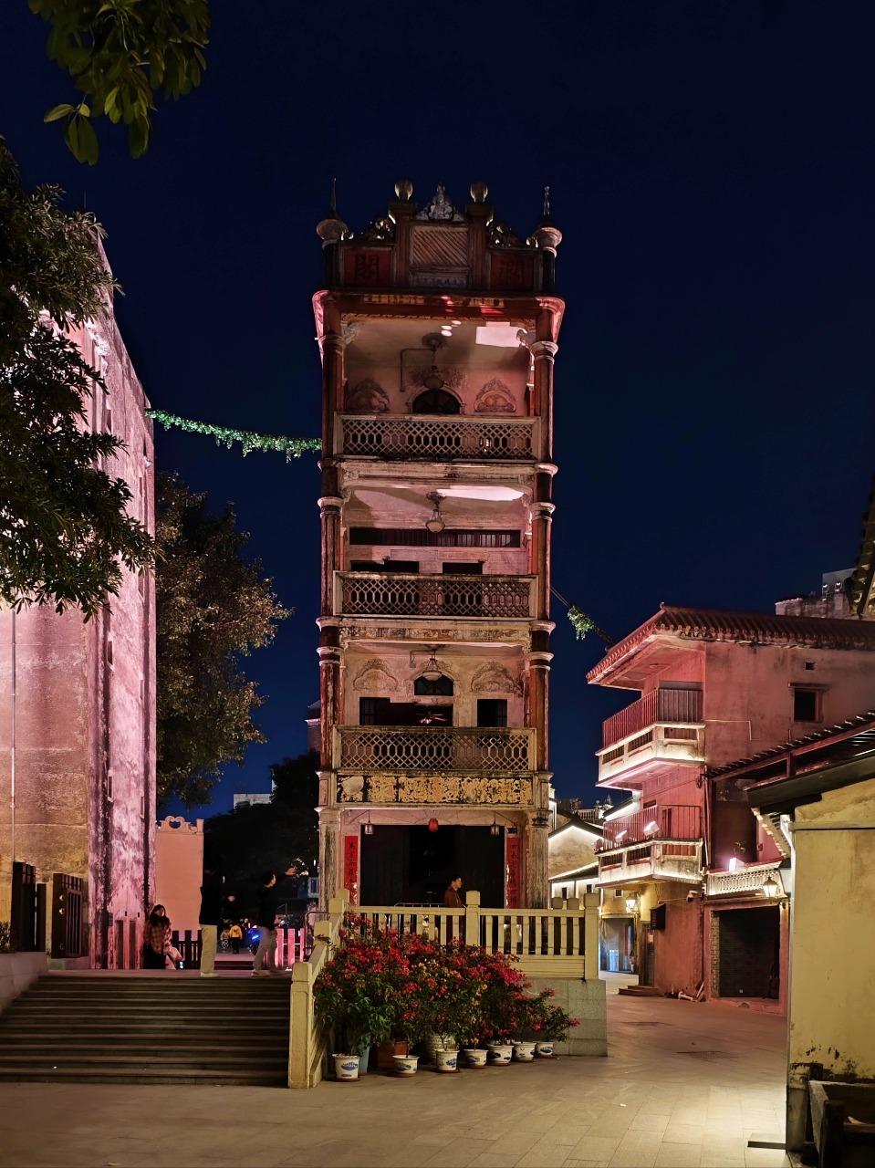 深圳觀瀾古墟古建築,在燈光下更顯韵味。(圖片說明:嘻嘻塵@小紅書)