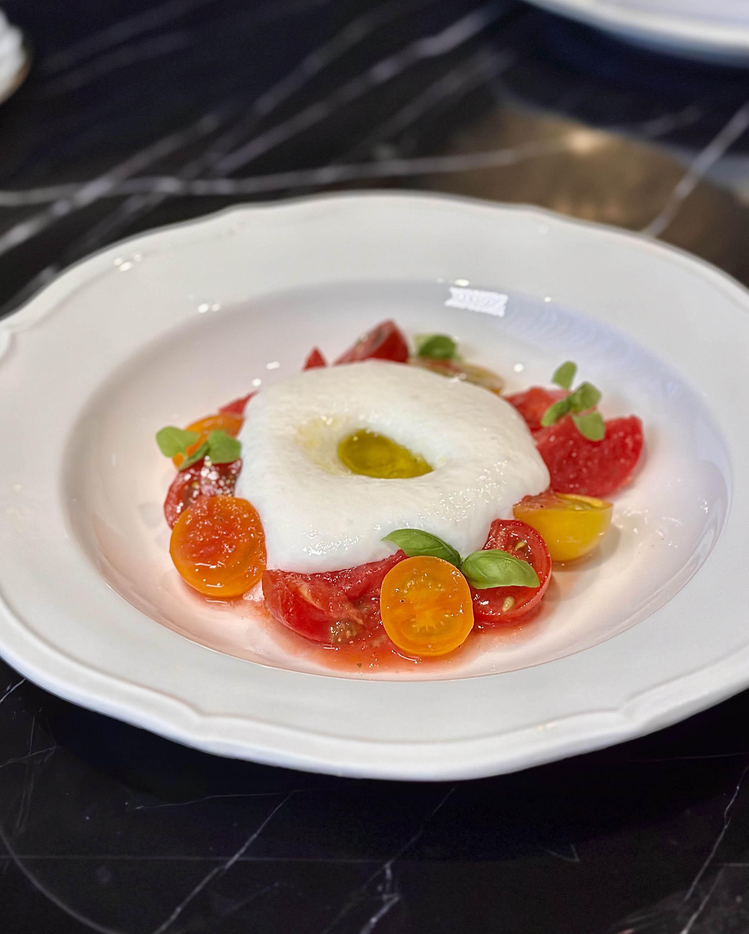 發酵卡普里沙律配意大利馬蘇里拉奶酪慕斯