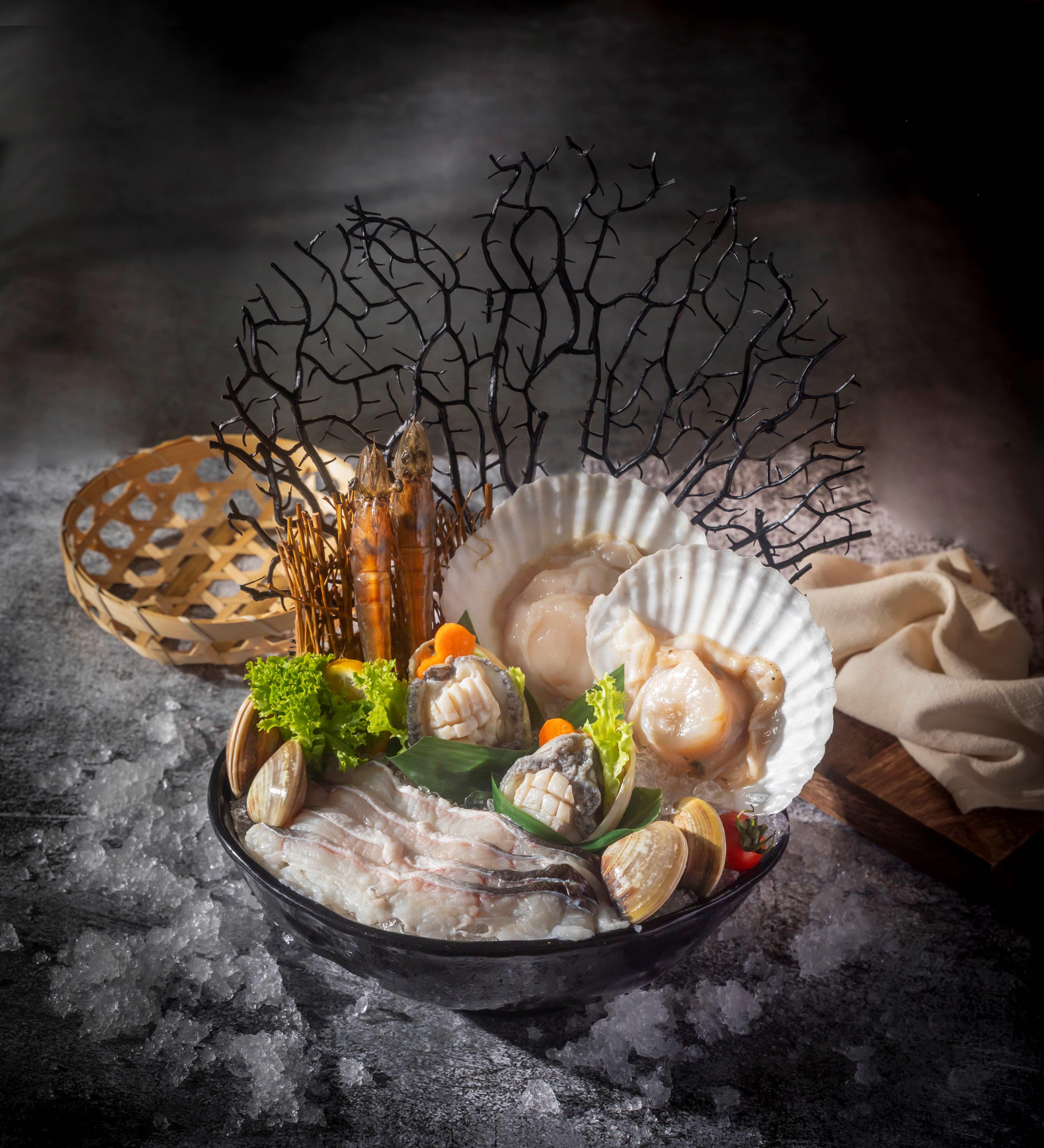 花好月圓(原價$238,期間限定價HK$178起),包括扇貝、基圍跳跳蝦、鮮活南非鮑魚、新鮮白鱔片及野味文蛤。