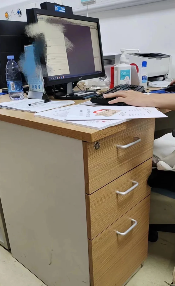 山東一名女子試婚紗時,卻因腋臭在婚紗上留下臭味,婚紗舖認為是其臭狐的味道,要求女事主賠償買下婚紗,事件最終報警處理,女事主決定賠償2,000元人民幣息事寧人,及後赴醫院進行手術治療(小紅書)