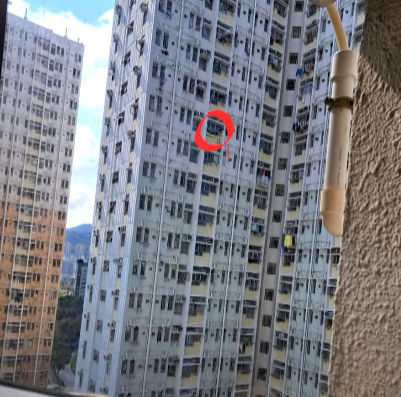屯門寶田邨有20樓住戶竟把多個大花盆和手推車直接掛放在窗戶外面,無視途人安全(《東張西望》)