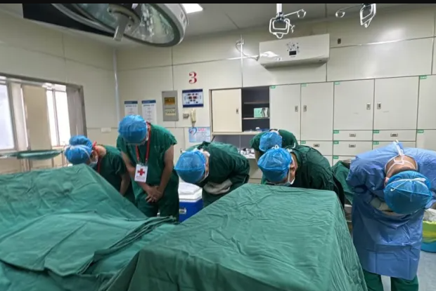 內地醫生羅嗣政騎電單車時發生車禍搶救無效身亡,最終父母助他遺愛人間,捐出器官救助5人。(網上圖片)