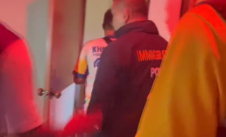 泰國17歲小鮮肉按摩師提供色情服務,標明生殖器大小遭警突擊檢查。(thaiger)