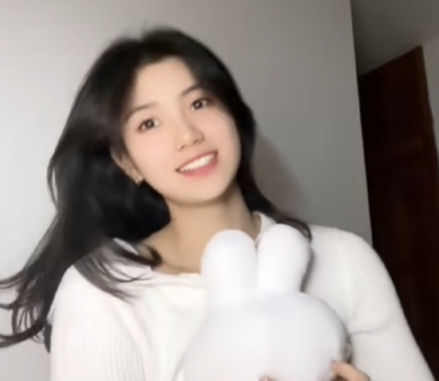 除了運動成績外,外型條件和體態也讓夏思凝備受矚目,屢次成為爭議焦點 (微博圖片)