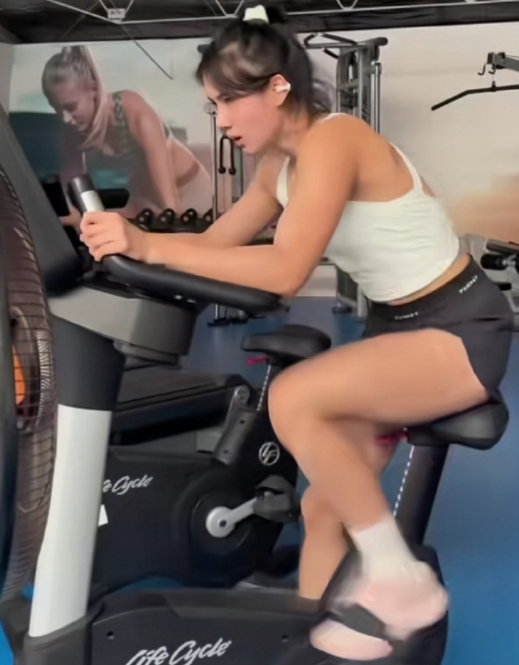 除了運動成績外,外型條件和體態也讓夏思凝備受矚目,屢次成為爭議焦點 (微博圖片)