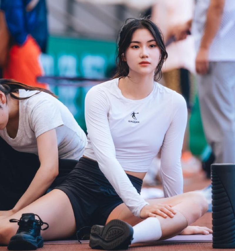 除了運動成績外,外型條件和體態也讓夏思凝備受矚目,屢次成為爭議焦點 (微博圖片)