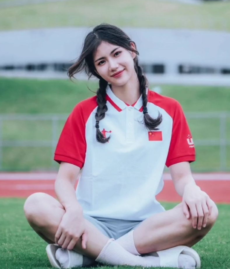 除了運動成績外,外型條件和體態也讓夏思凝備受矚目,屢次成為爭議焦點 (微博圖片)