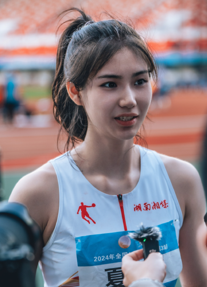 除了運動成績外,外型條件和體態也讓夏思凝備受矚目,屢次成為爭議焦點 (微博圖片)