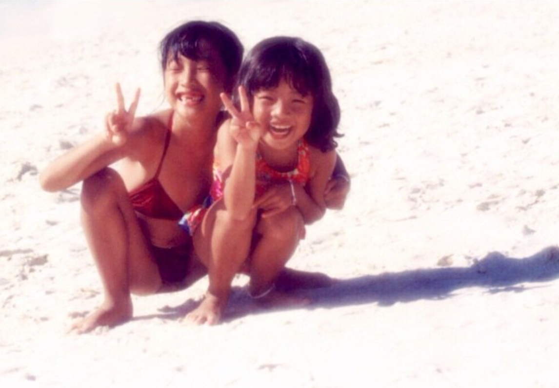 澤井杏奈生於紐西蘭,童年時曾分別在紐西蘭、香港及菲律賓生活。