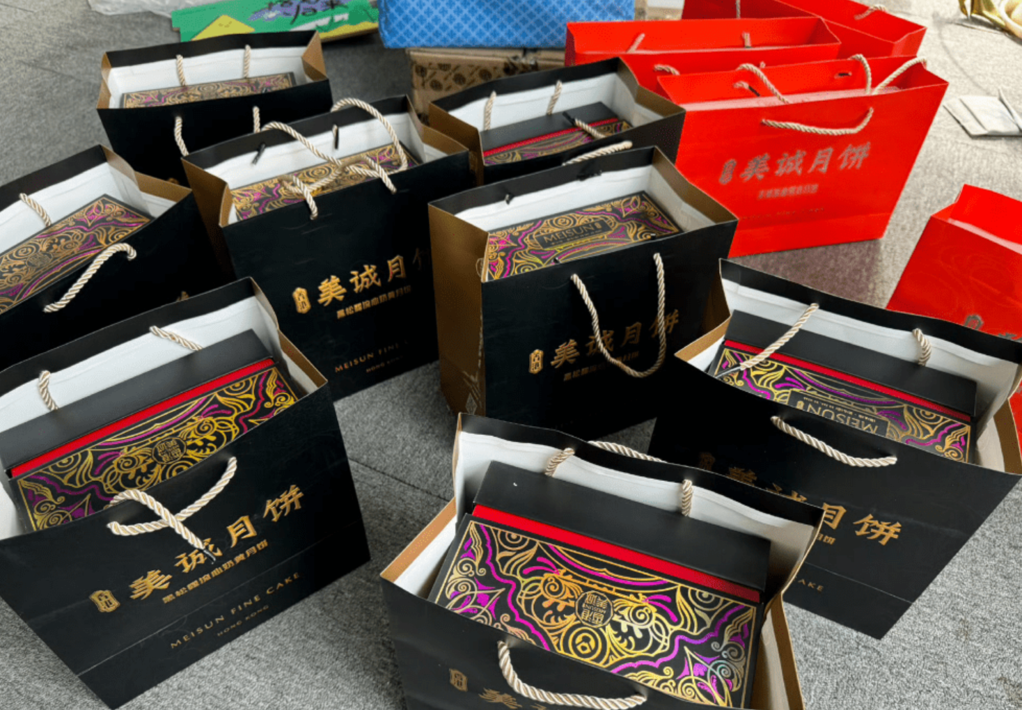 內地帶貨網紅「瘋狂小楊哥」日前在直播間販賣「香港美誠」的月餅,遭踢爆該品牌在香港沒有門市,並由廣東製造,不少消費者質疑其詐騙。