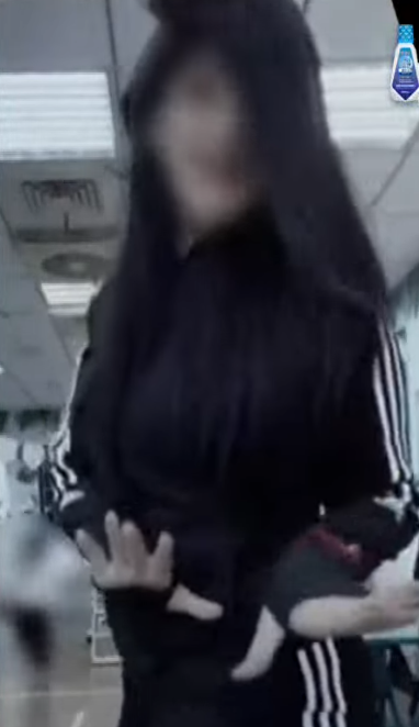 台灣新竹市一名在私立貴族幼稚園任職的女教師開設社交平台抖音帳號拍片,竟在教室內穿短褲及黑絲襪、中空裝大跳熱舞,幼兒更成為「背景」入鏡,園方將女老師開除。