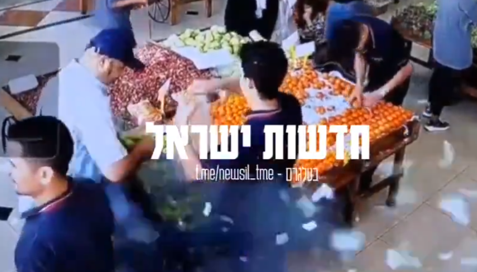 一座市集亦發生爆炸,一名站在水果攤前的人受傷,附近人士隨即走避。(X)