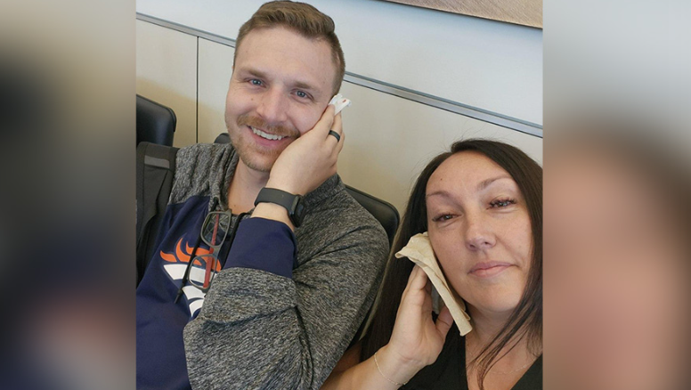 其中兩名乘客耳朵流血。(互聯網)