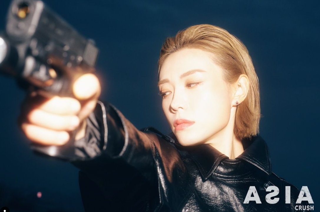 南韓「冷酷」女射擊手金藝智在全球電影計劃《亞洲》短片系列《Crush》中客串女殺手,並與另一名印度女演員兼網紅Anushka Sen合作聯手組成「殺手拍檔」。