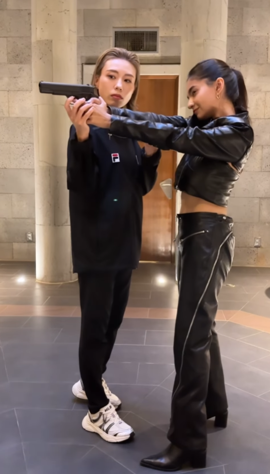 南韓「冷酷」女射擊手金藝智在全球電影計劃《亞洲》短片系列《Crush》中客串女殺手,並與另一名印度女演員兼網紅Anushka Sen合作聯手組成「殺手拍檔」。