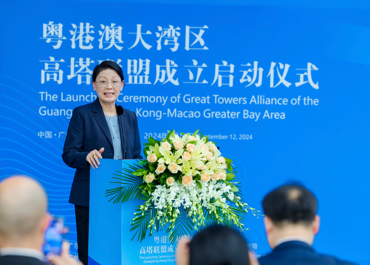 天際100香港觀景台總經理黃慧儀發表演說(天際100提供)