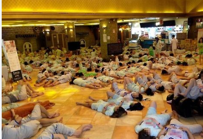 汗蒸幕的韓文叫法是蒸氣房,對遊客是一個可以感受南韓文化,集洗澡、娛樂、休息於一身的地點(資料圖片)