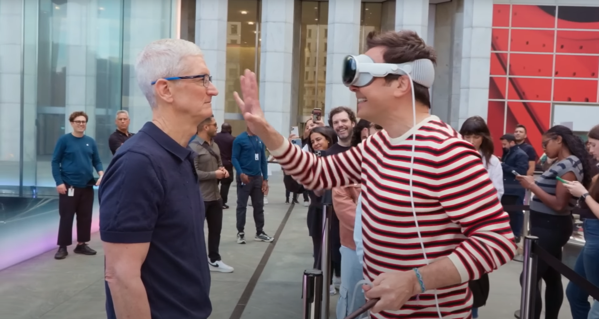 Tim Cook現身脫口秀節目推銷iPhone 16 引網友質疑銷量