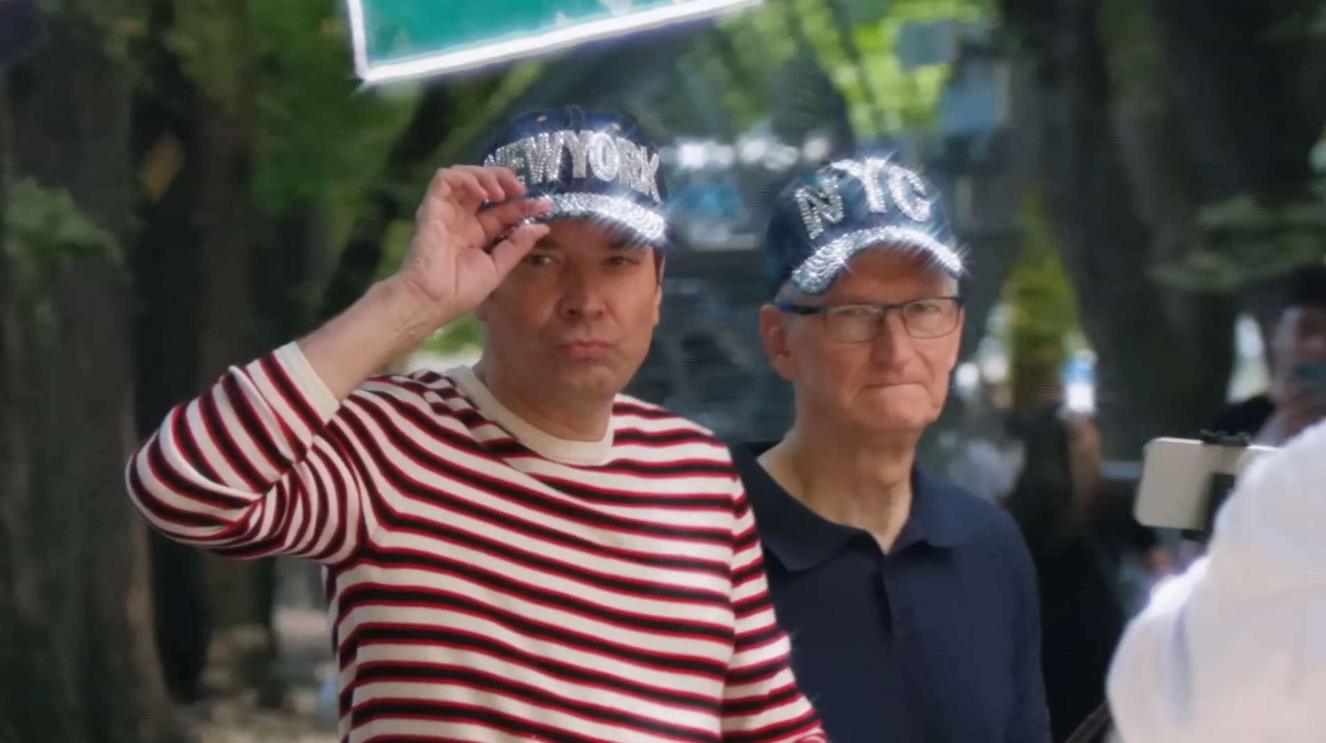 Tim Cook現身脫口秀節目推銷iPhone 16 引網友質疑銷量