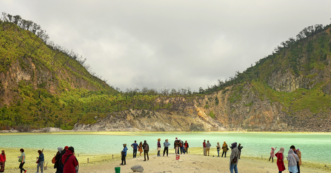 「白色火山口」是當地著名景點。(互聯網)